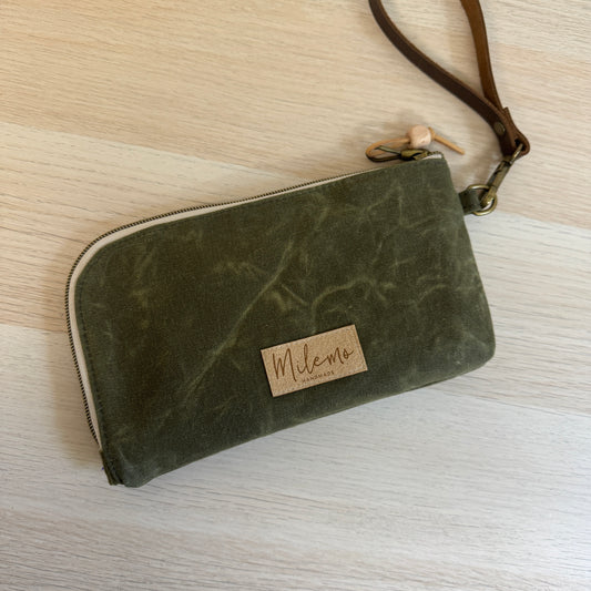 Yarrow Wristlet