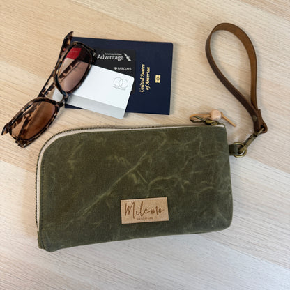Yarrow Wristlet